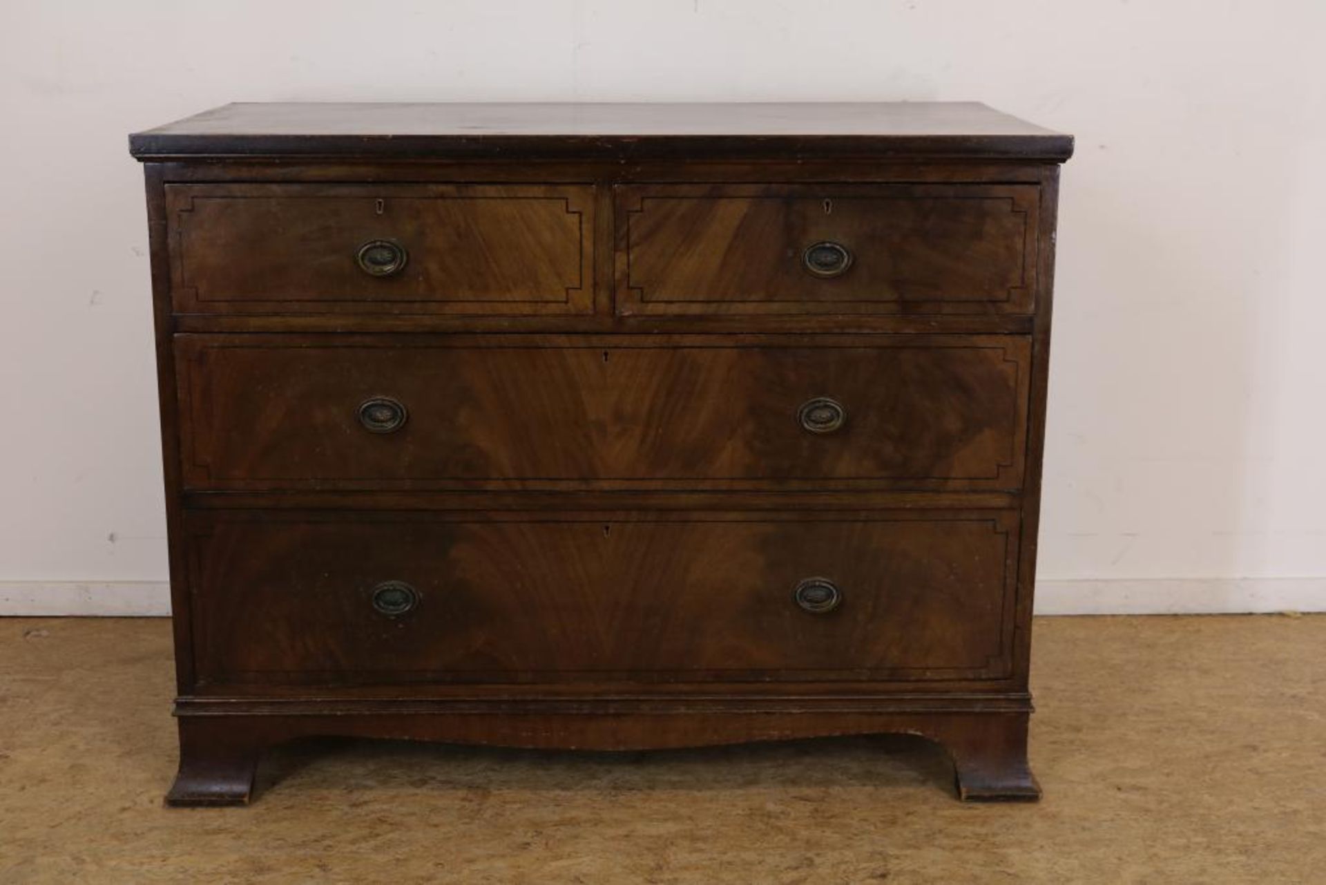 Mahogany Edwardiaan Hobbs & Co londen chest with 4 drawers, England ca. 1900. (Maple & Co)