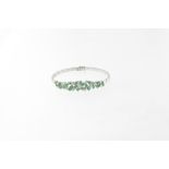 A white gold bracelet with emerald en diamond ca. 1.00ct. 750/000 w.19 gr.
