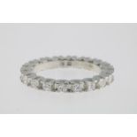 A white gold alliancce ring mounted with diamonds princess cut, ca. 1.35ct. 750-000, size 17.