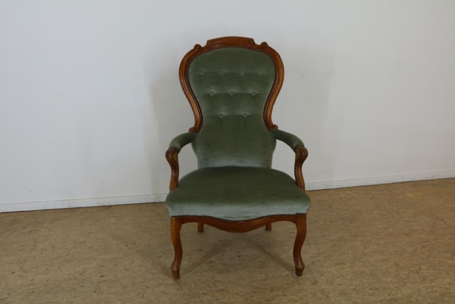 Mahonie Biedermeier voltaire met groen velourse bekleding, 19e eeuw.