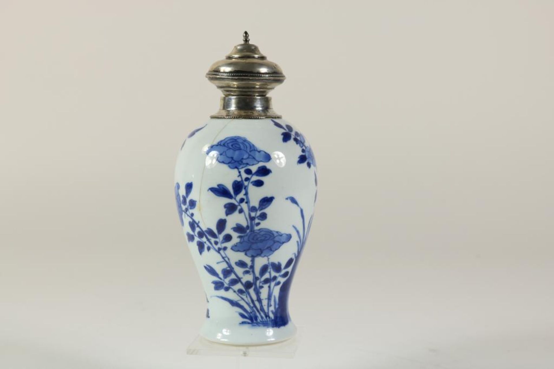 Porcelain Kangxi teacaddy, China ca. 1700, silver lid 19th centuryPorseleinen Kangxi theebus met - Bild 2 aus 5