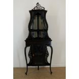 Edwardian corner etagere with mirrors en glassdoor.Gepolitoerde Edwardiaanse hoek etagere kast,