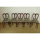Serie van 5 mahonie stoelen met opengewerkte rugleuning bekleed met geschoren velours, 19e eeuw.
