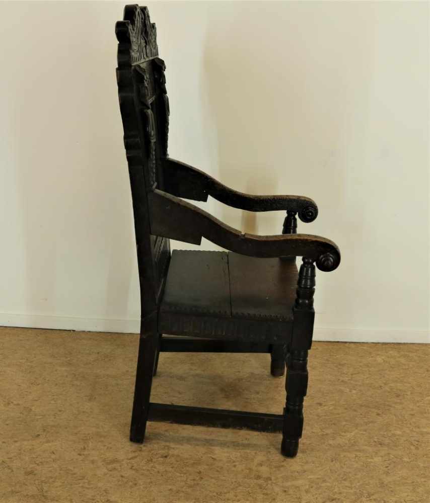 Oak wainscott chair with carving to the back, England 17th century.Eiken rijkgestoken armstoel, zgn. - Image 3 of 3