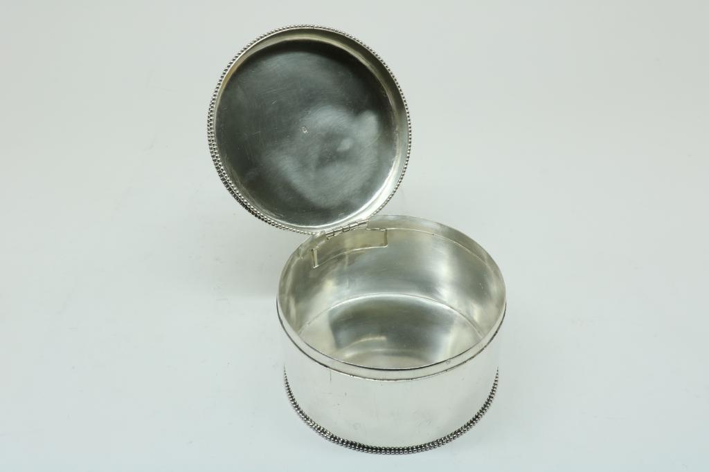 Pair of silver boxes on matching tray with beaded edge, Dutch, marks boxes: mm Barend van - Image 5 of 11