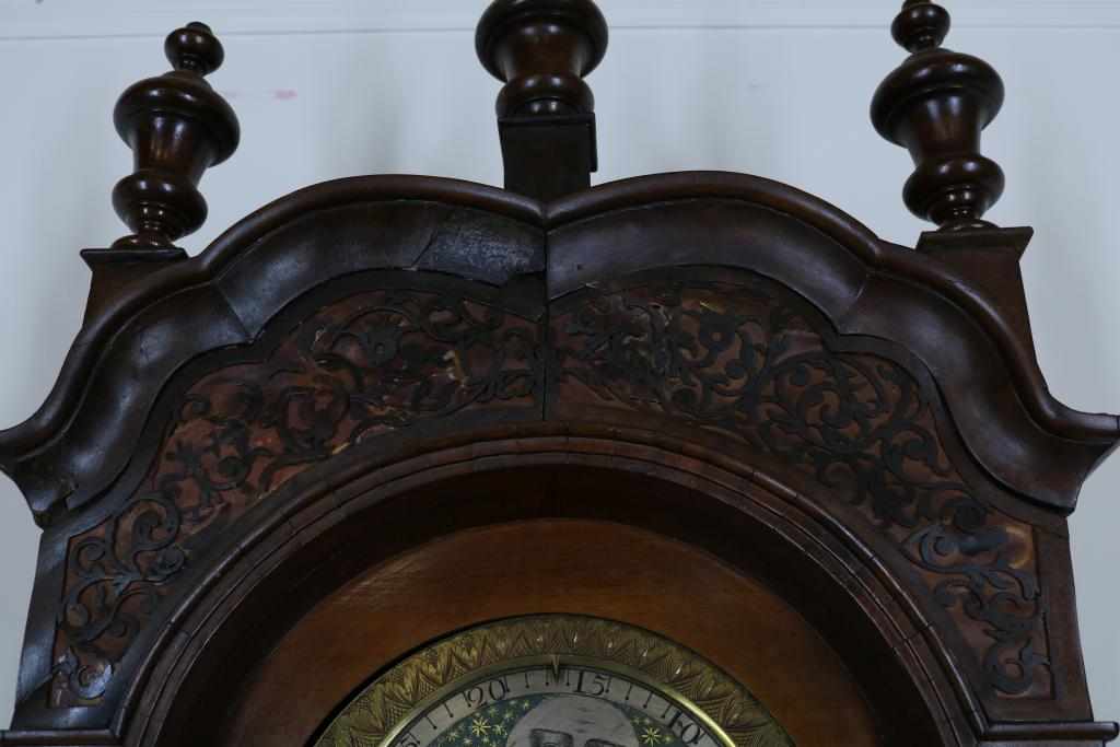 A mid 18th century walnut longcase clock, Robert Crucifix, London, h. 240 cm.Staand horloge met - Image 4 of 4