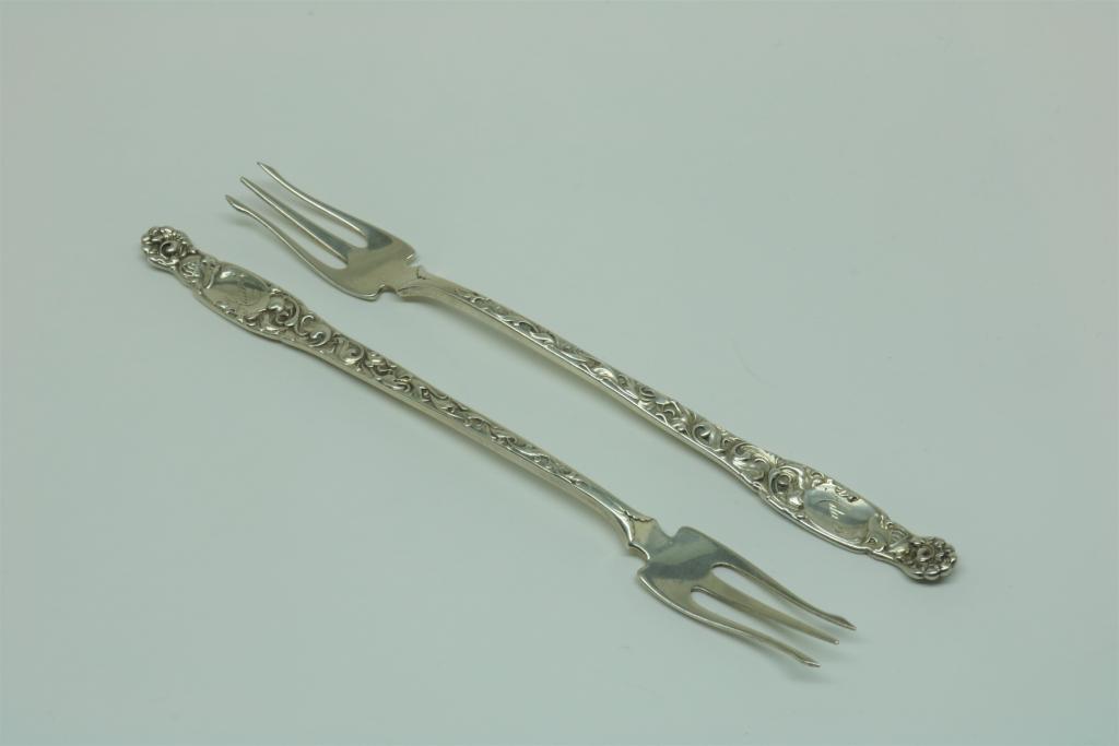 8 silver forks, Whiting Manufacturing COmpany, USA, heraldic pattern-1880, 925/000, length 16cm. - Image 2 of 4