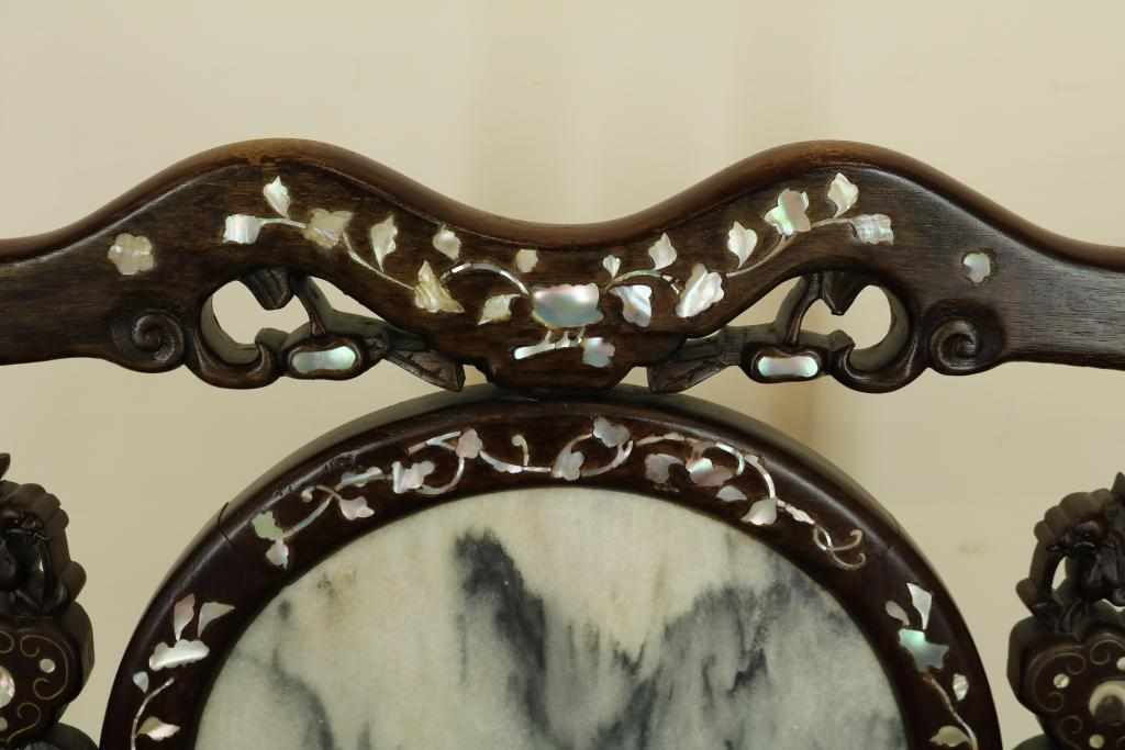 Wooden chinese chair with marble and mother of pearl inlay, China 20th century.Hardhouten - Image 2 of 4