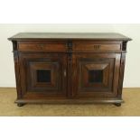 Eiken Mechelse buffet met 2 laden en 2 kussendeuren, h. 100, br. 160, d. 60 cm.