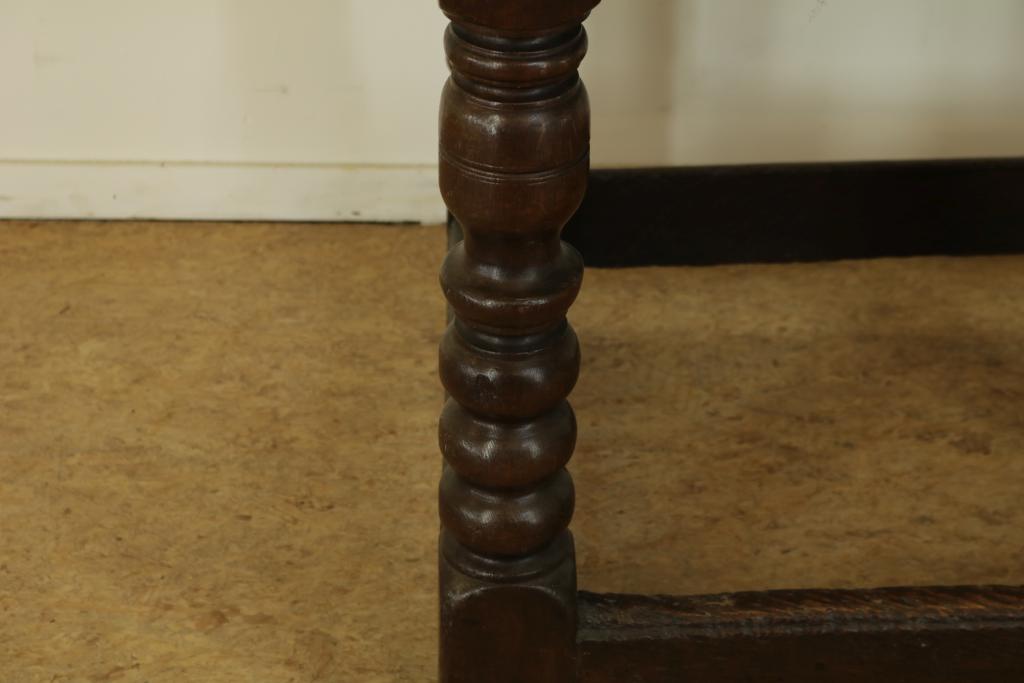 Oak oval table with 1 drawer, 18th century, h. 79 w. 128 d. 79 cm.Eiken ovale tafel met 1 laden, - Image 3 of 3