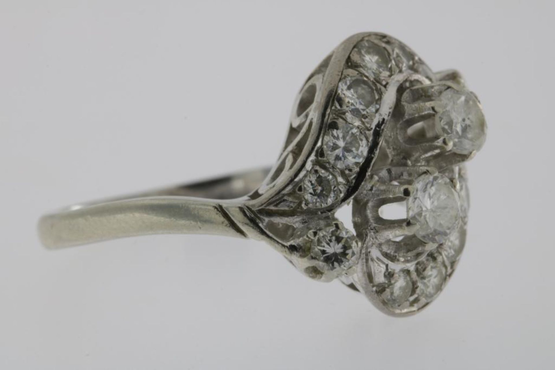 A white gold ring set with diamonds, total 1.00ct, SI-P2, Art Deco, 585/000, gross w. 6.2gr, seize - Bild 2 aus 3