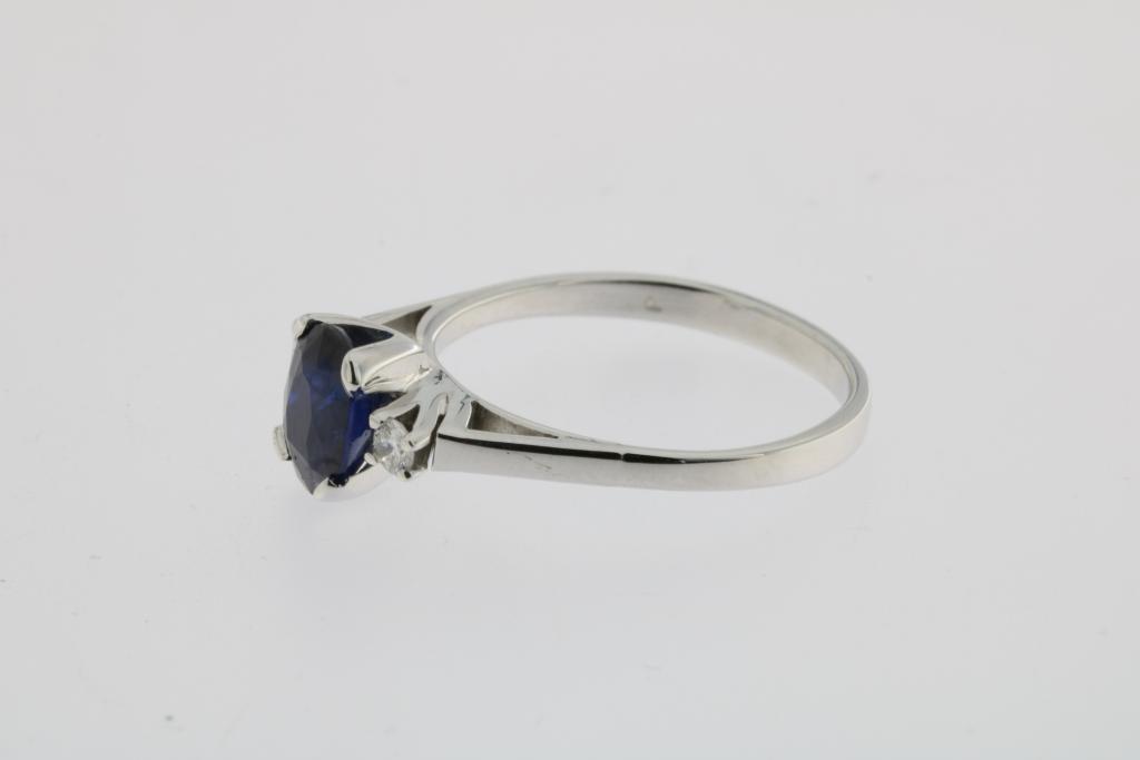 A white gold ring set with a sapphire, ca. 1.80ct, and brilliant cut diamonds, total ca. 0.12ct, - Image 2 of 5