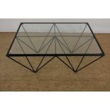 Black metal design side table, h. 39 w. 96 d. 96 cm.Zwart metalen design salontafel met glazen blad,