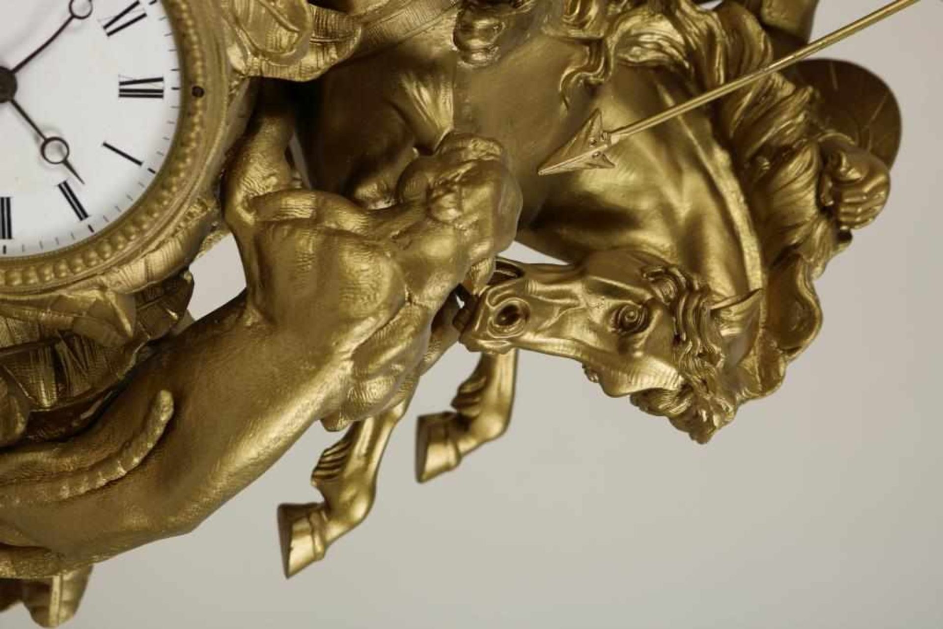 Zamak clock with rider on horseback figting panther, France ca, 1850-1870., h. 53 cm.Pendule in - Bild 3 aus 5