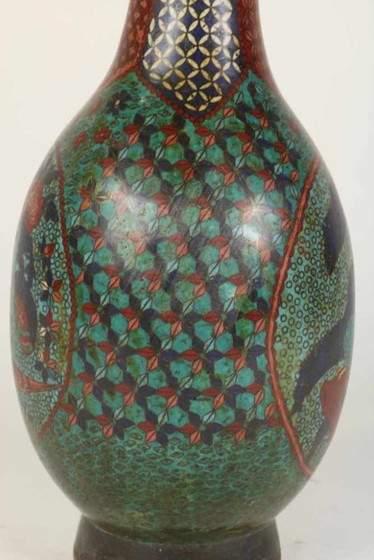 Cloisonne trompetvaas met decor roofvogel en pauw, Japan meiji-periode, h. 45 cm. - Bild 3 aus 8