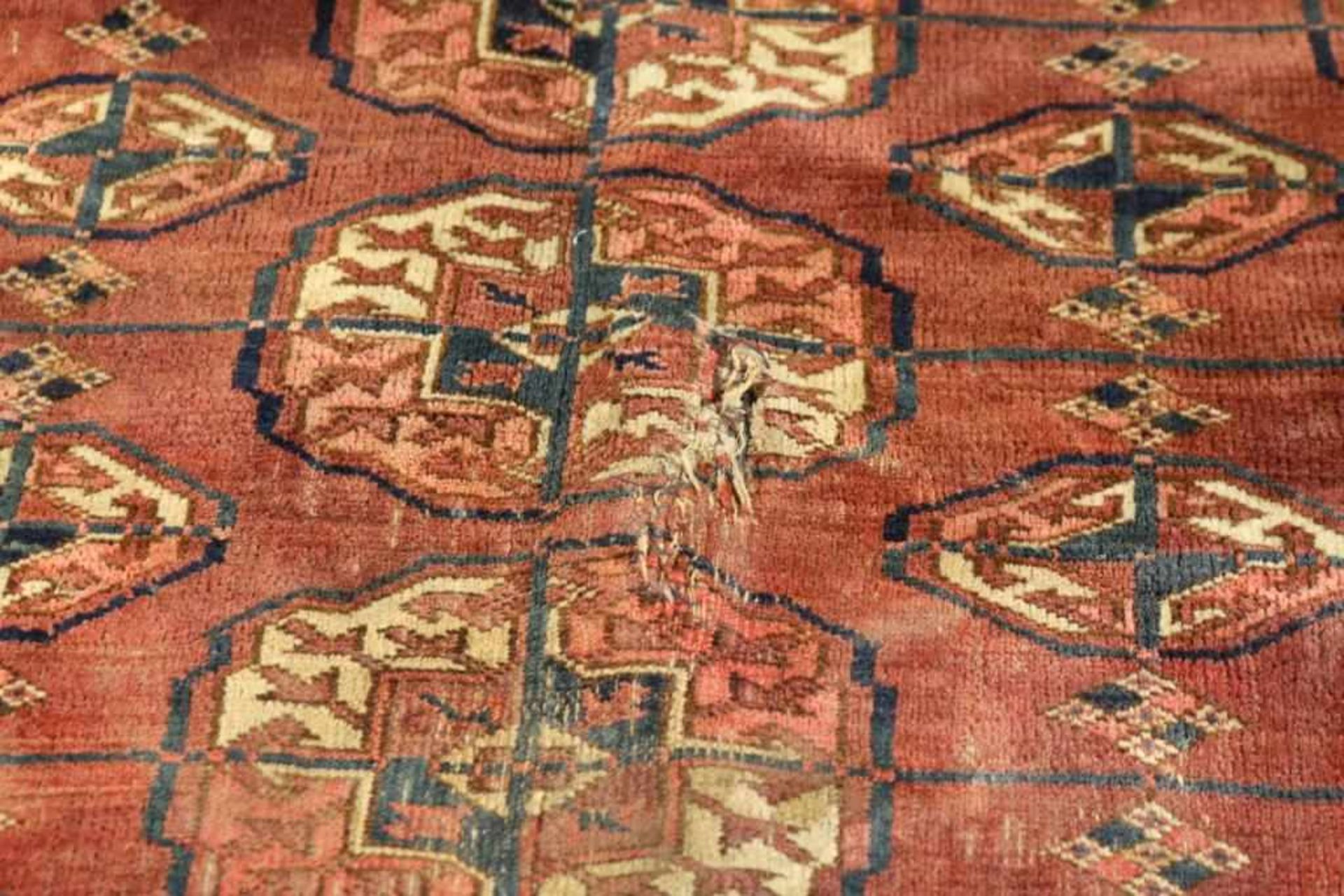 Antique Bokhara fragment/ carpet, 112 x 120 cm.Antiek Bochara handgeknoop fragement, 112 x 120 - Bild 2 aus 3