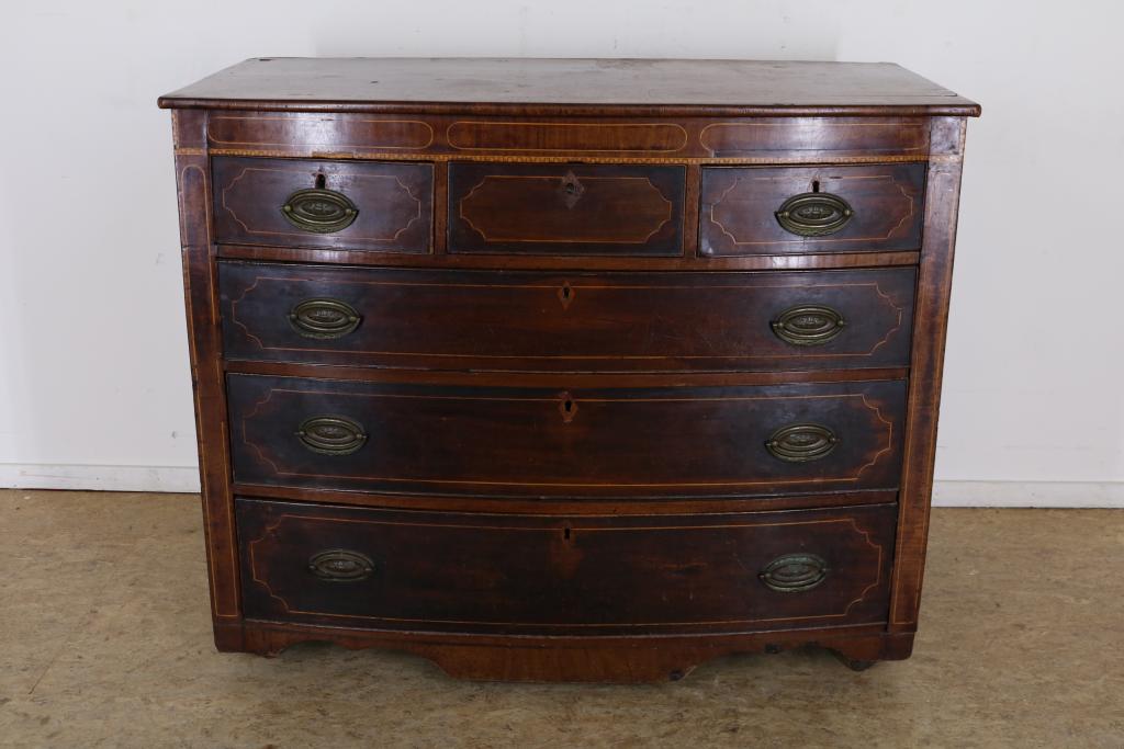 Mahonie Victoriaan ingelegde commode met 6 laden, Engeland 19e eeuw, h. 95, br. 117, d. 60 cm.