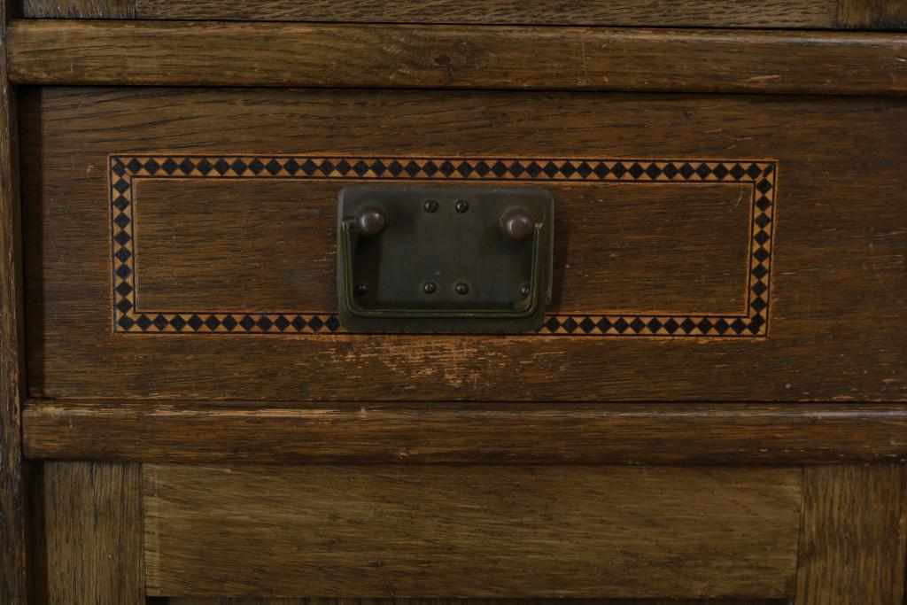 Oak buffet with 6 doors and a drawer, h. 173, w. 146, d. 40 cm.Eiken buffetkast met 6 deuren en - Image 3 of 3