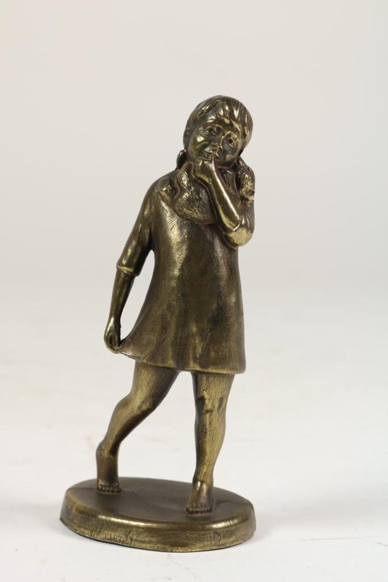 Lot van 3 bronzen sculptuurtjes van kinderen, w.o. Sophietje van Corry van Ammerlaan-van Niekerk. - Bild 4 aus 4