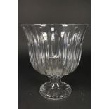 Crystal vase on base, h. 38 cm. diam. 30 cm.Kristallen vaas op hoge voet, h. 38 cm. diam. 30 cm.