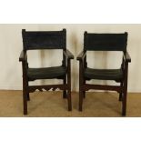 Pair of 2 oak chairsStel eiken stoelen met leren zitting afgezet met nagels, 18e eeuw