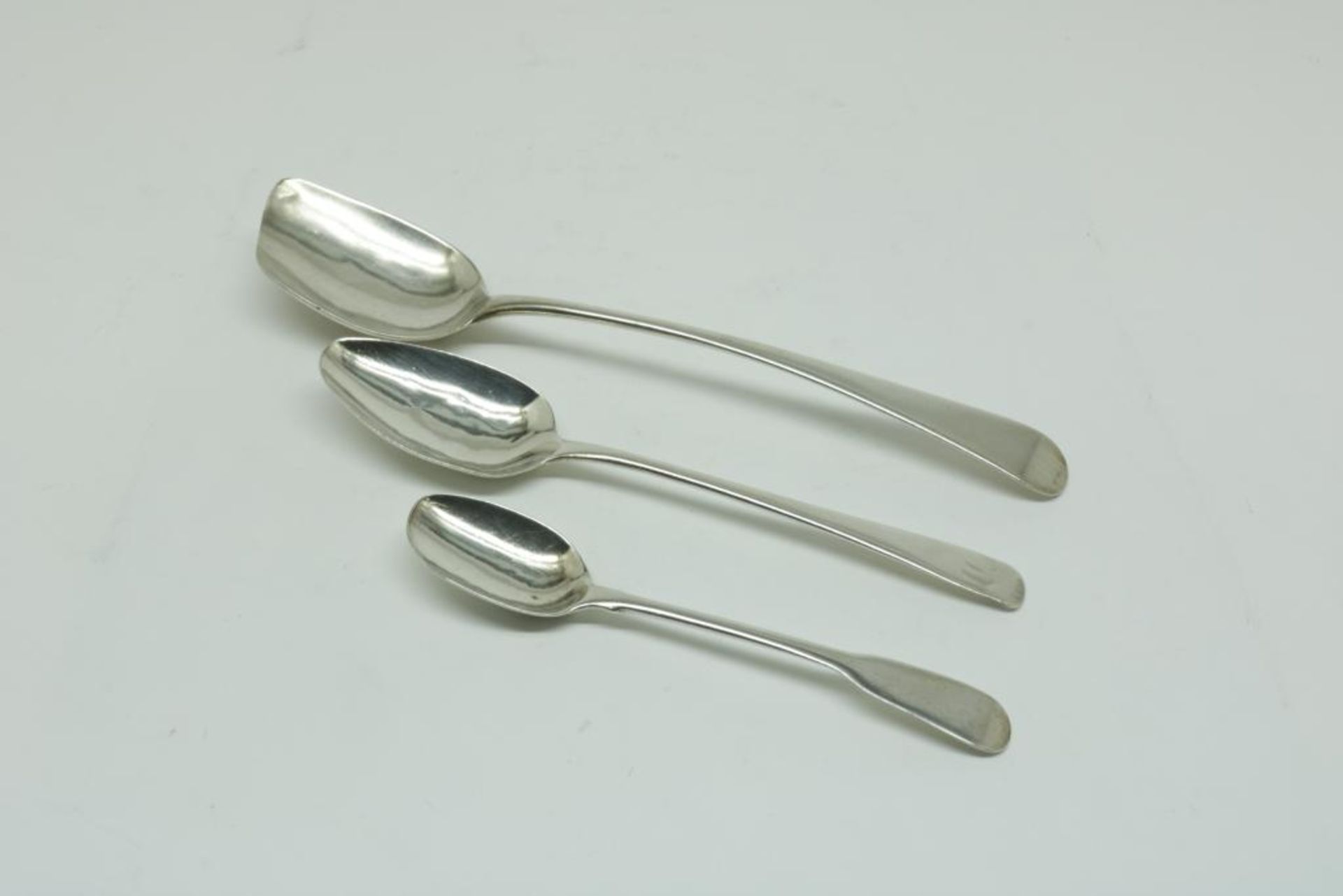 Lot div. silver cuttlery, mostly 835/000, gross w. 169gr.Lot div. zilveren schepwerk, div. kwal, - Bild 2 aus 4