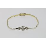 A bicolour golden Art Deco bracelet set with diamonds, 750/000, gross w. 7,5gr, length 19cm.Een geel