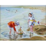 Onbekend, met sign. l.o., kinderen op het strand, paneel 26 x 34 cm.