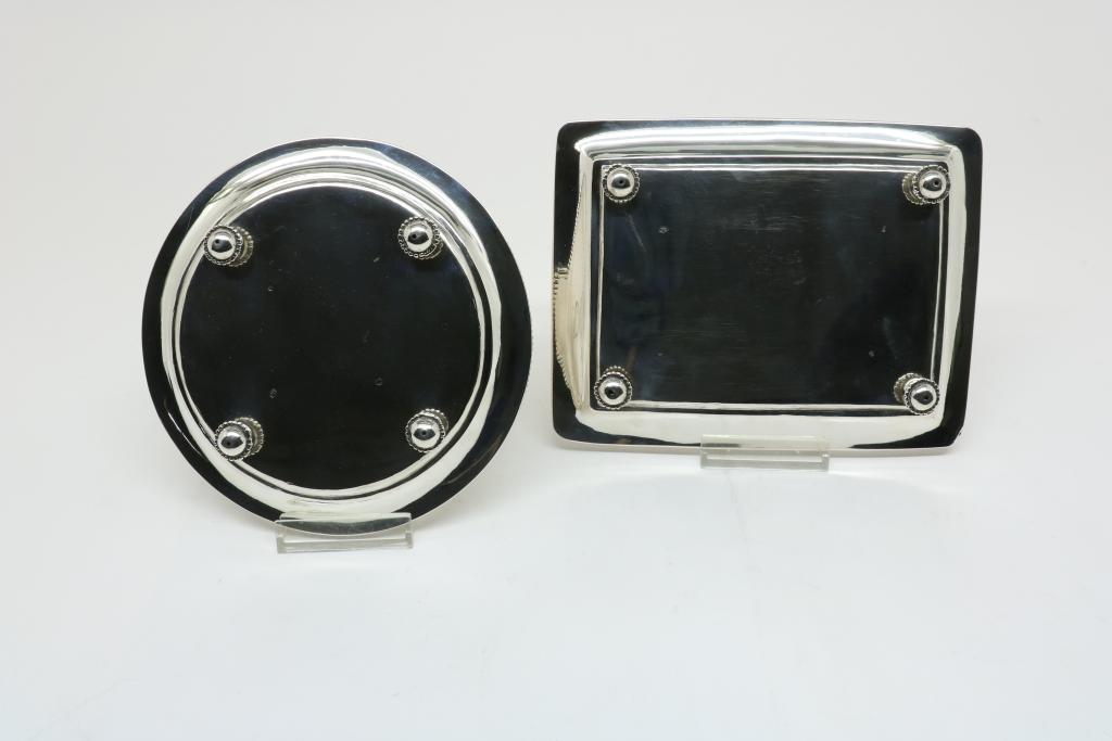 Pair of silver boxes on matching tray with beaded edge, Dutch, marks boxes: mm Barend van - Image 8 of 11