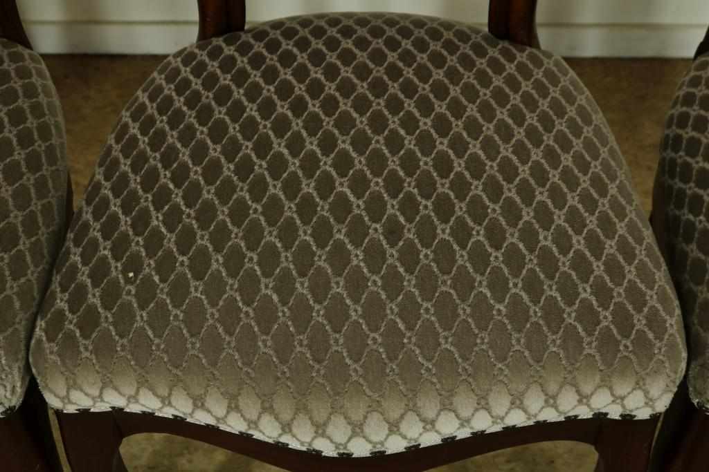 Serie van 5 mahonie stoelen met opengewerkte rugleuning bekleed met geschoren velours, 19e eeuw. - Image 3 of 3
