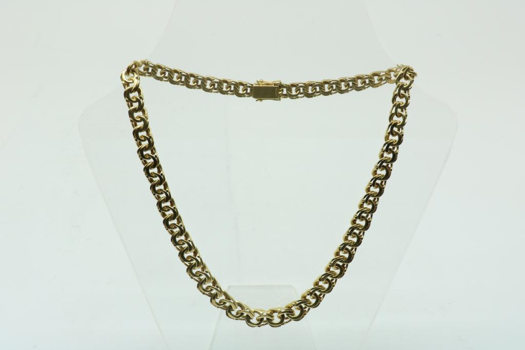 A yellow gold chain necklace, broader in the middle, 750/000, br.gew. 71,3gr, length 46cm.Een