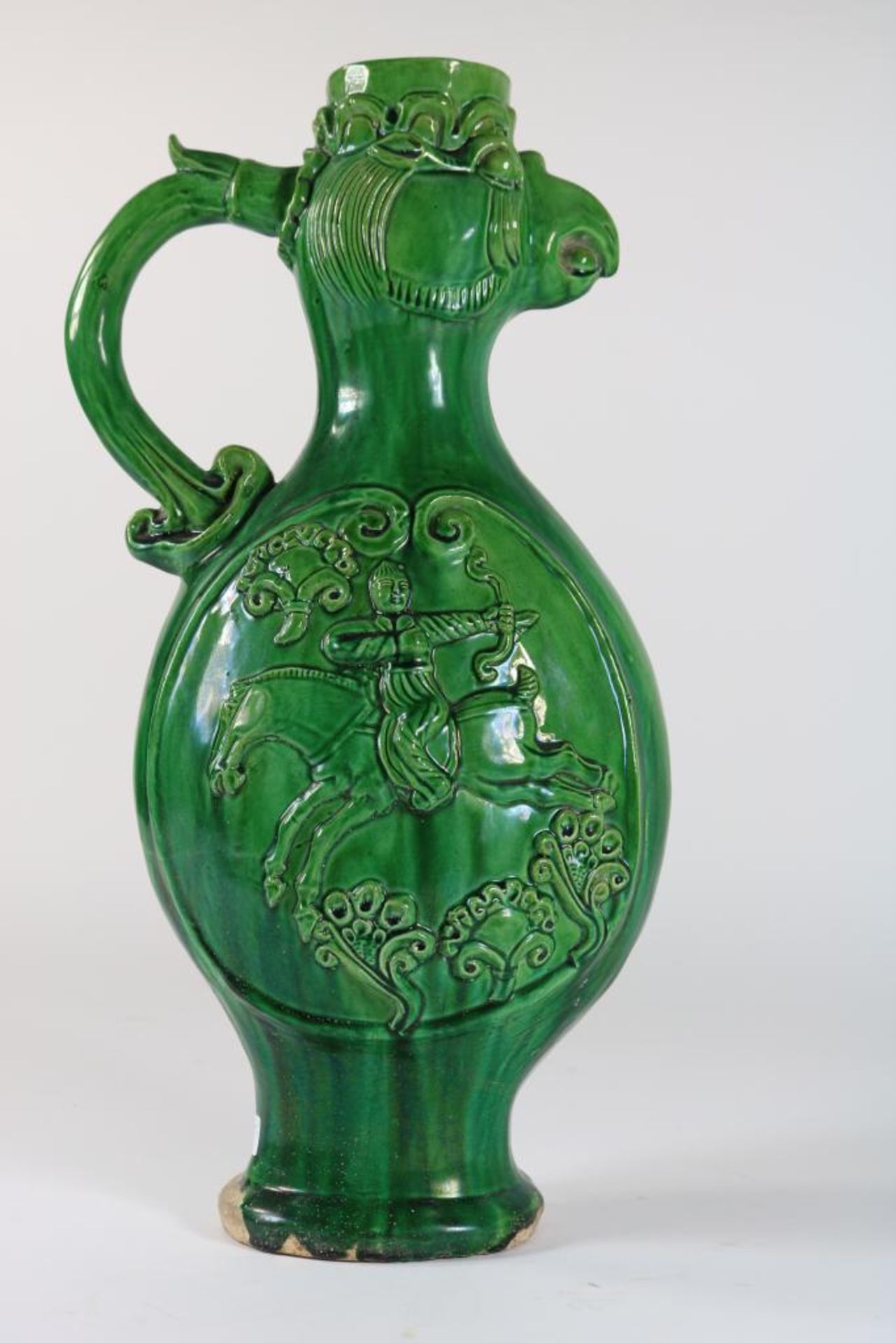 Pottery sancai glazed Tang-stijl ewer with phoenix head, China 20th century, h. 48 cm.Aardewerk - Bild 2 aus 7