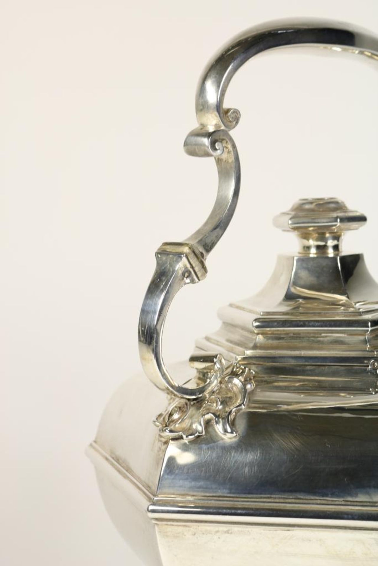 A hexagonal silver water kettle or bouilloire and burner Kettle: London, mm J.S. Hunt, retailers - Bild 5 aus 6