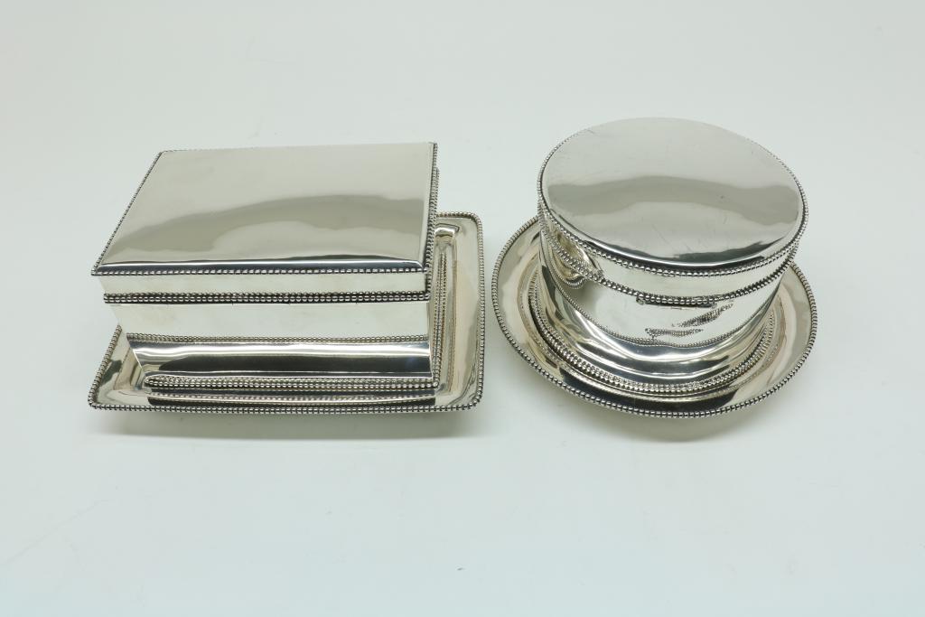 Pair of silver boxes on matching tray with beaded edge, Dutch, marks boxes: mm Barend van - Image 4 of 11