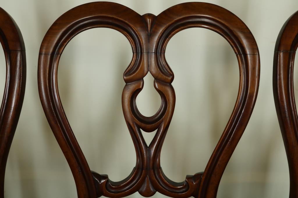 Serie van 5 mahonie stoelen met opengewerkte rugleuning bekleed met geschoren velours, 19e eeuw. - Image 2 of 3