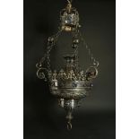 Silver plated lamp of God, ca. 1900, h. 60 cm.Verzilverde Godslamp met Franse lelie en gehamerd