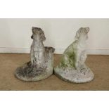 Pair of 2 sculputers of dogs, h. 40 cm.Stel zandstenen sculpturen van honden, h. 40 cm.