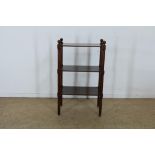 Mahonie etagere met 3 etage's, h. 84, br. 50, d. 30 cm.