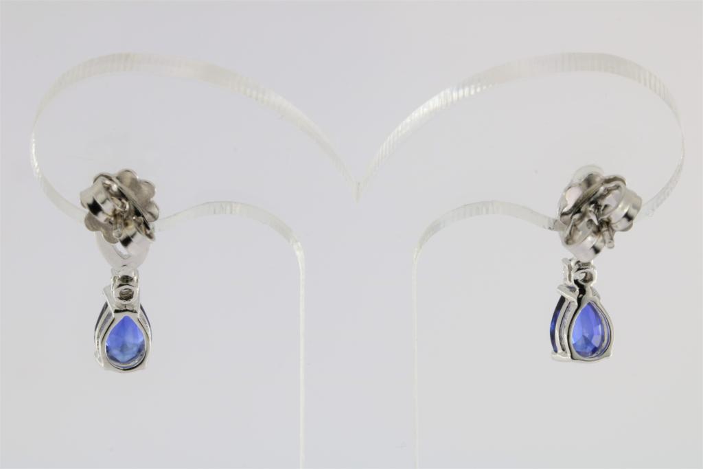 A set of white gold earrings with sapphire, total ca. 1.20ct, and diamands, total ca. 0.30ct, 750/ - Image 3 of 3