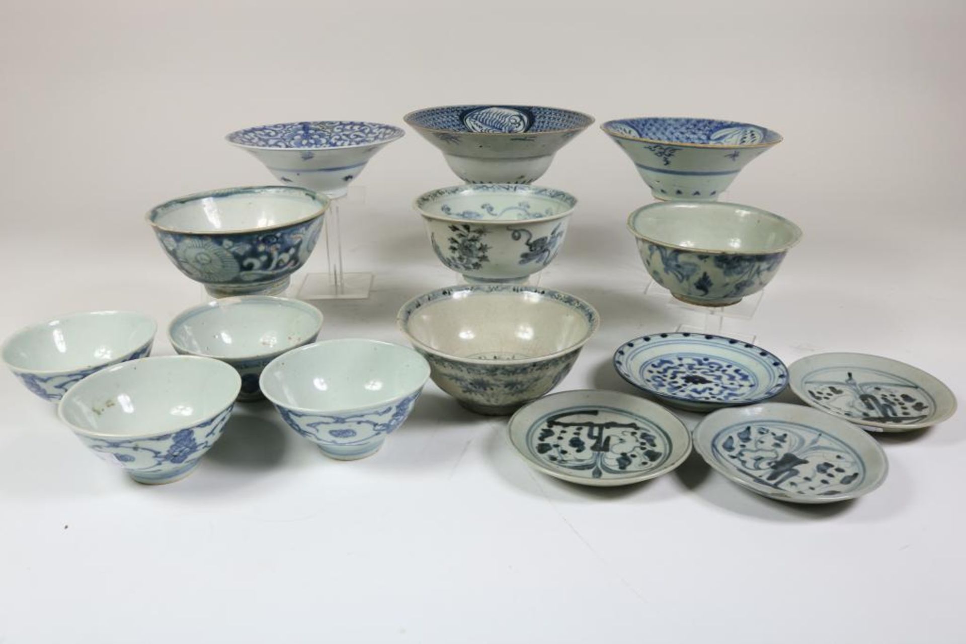 Lot of 11 farmers "Ming" bowls (6x rim flakes) and 4 various saucers, China including 1800. (2x