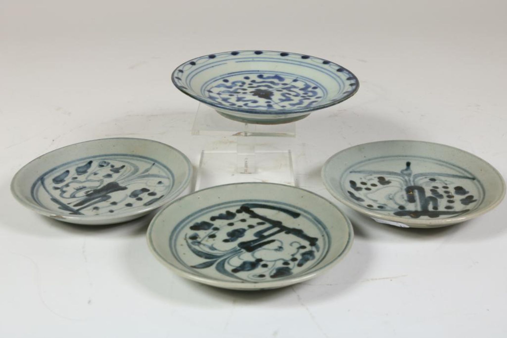 Lot of 11 farmers "Ming" bowls (6x rim flakes) and 4 various saucers, China including 1800. (2x - Bild 5 aus 7