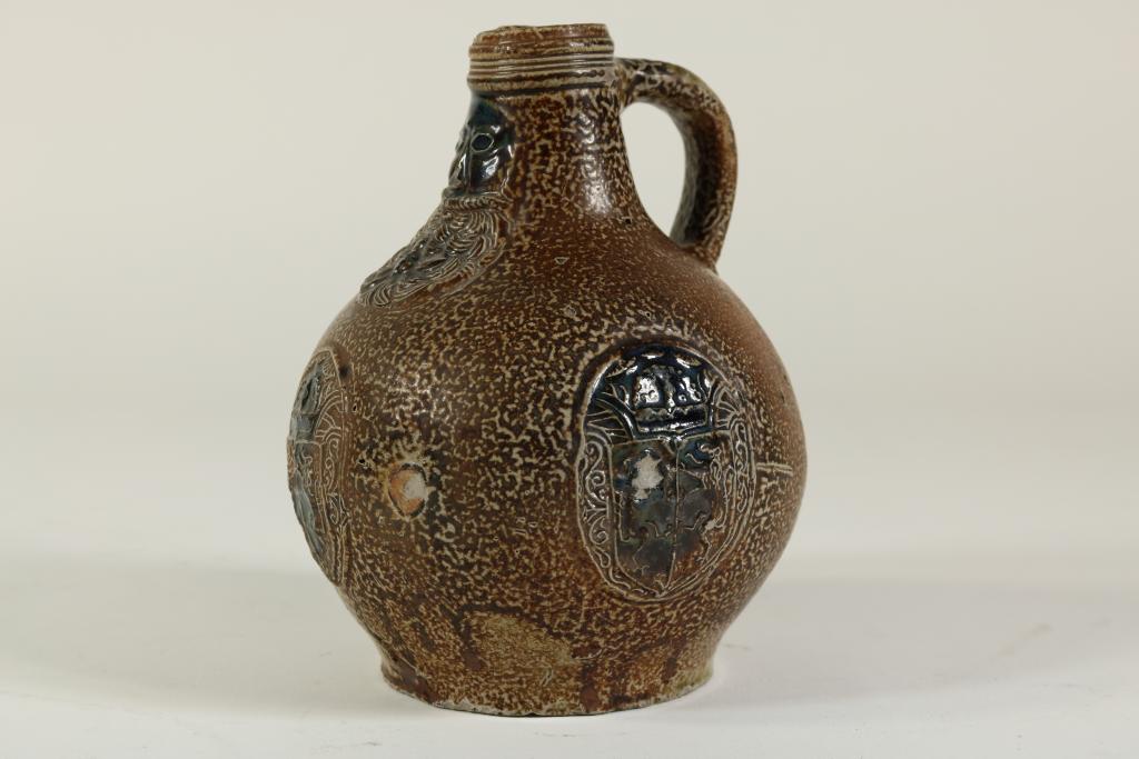 Stoneware bellarmine (beardman) jug, Frechen 17th century, h. 19 cm. (chip)Steengoed baardmankruik