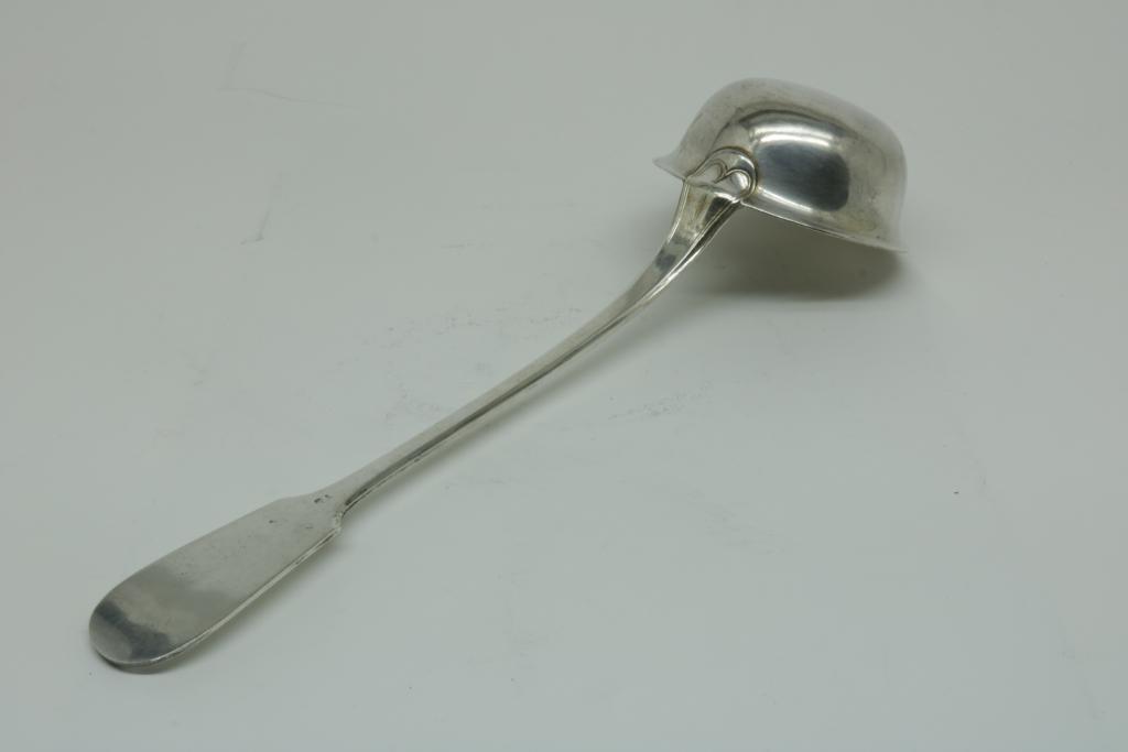A silver soup service spoon, poss. German, gross w. 233gr, length 34,5cm.Een zilveren soepdienlepel, - Image 2 of 2