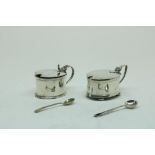 Lot of two diff. silver mustard jars, with blue glass liners and plate spoons, Birmingham, 925/