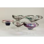 A collection of 5 heavy glass ashtraysLot bestaande uit 5 dikglazen design asbakken