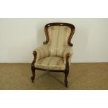 Mahonie Biedermeier armfauteuil met damast bekleed, 19e eeuw.