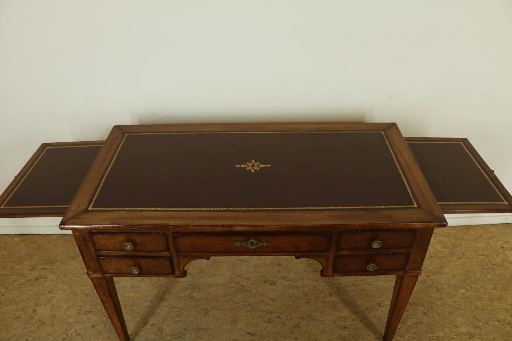 Kersenhouten bureau met roodleer ingelegd blad, 5 laden en 2 trekblaadjes, h. 78, br. 125, d. 65 cm. - Image 3 of 5