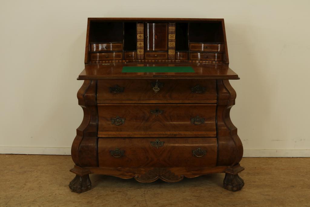 Walnut fineerd writing table, claw feet, h. 100 w. 84 d. 48 cm.Wortelnoten gefineerde klepsecretaire - Image 2 of 4