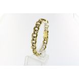 A yellow gold chain bracelet, 750/000, gross w. 52.6gr, length 21.5cm.Een geelgouden fantasie