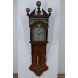 Gronginer long tale clock, ca. 1840 l. 203 cm.Groninger staartklok, met maan- en datumaanduiding,